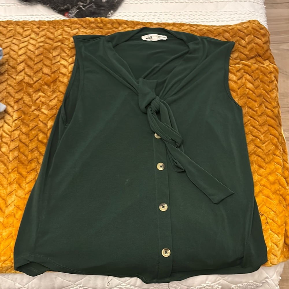 Size medium polyester